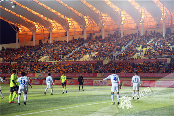 九游正版-Doinb重返赛场，险胜首场状态出色，快船观众沸腾！观众掌声雷动的简单介绍